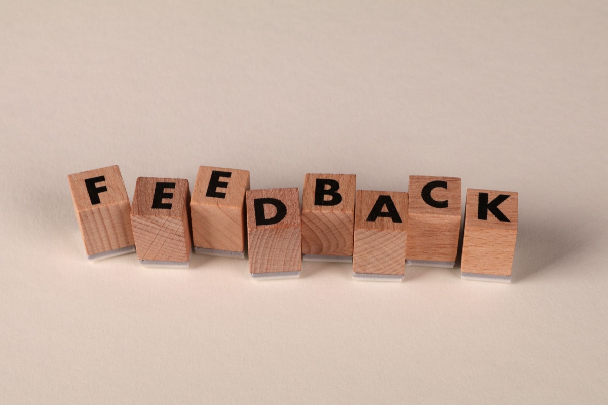 Modulo feedback su tavolo